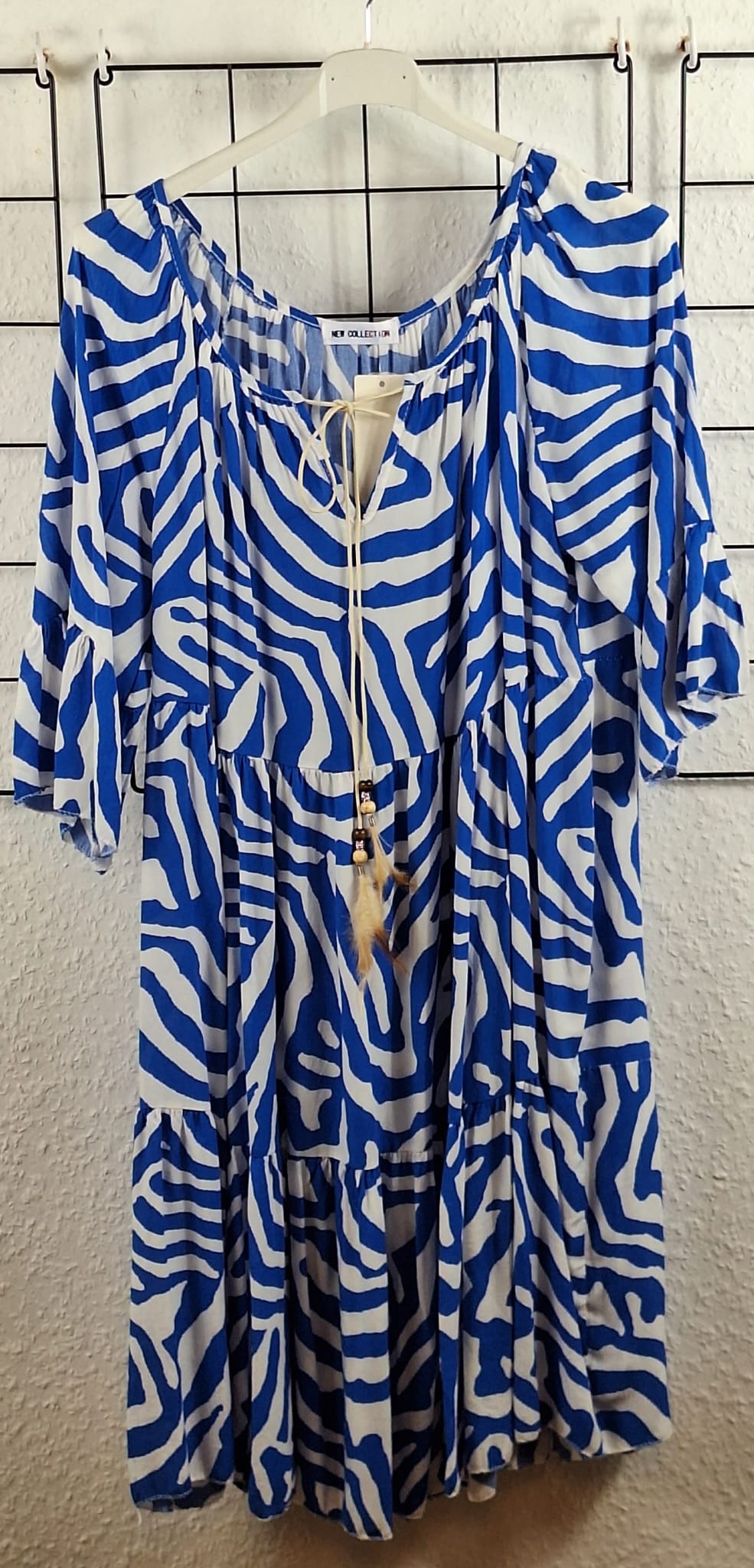 Elegantes Sommerkleid mit Federn in Royalblau – stilvolles Viskose-Kleid für besondere Anlässe, elegante Optik mit Federn, perfekt für den Sommer