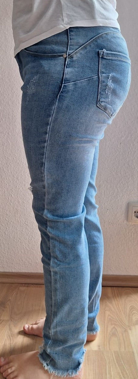 Jeanshose Pushup mit Cuts
