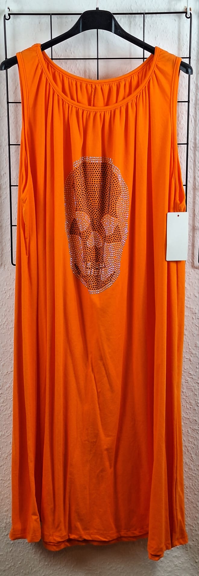 Ärmelloses Sommerkleid in Orange mit Strass-Totenkopf – leichtes Damenkleid aus 100% Viskose, lockerer Schnitt, cooler Glitzerprint für heiße Tage