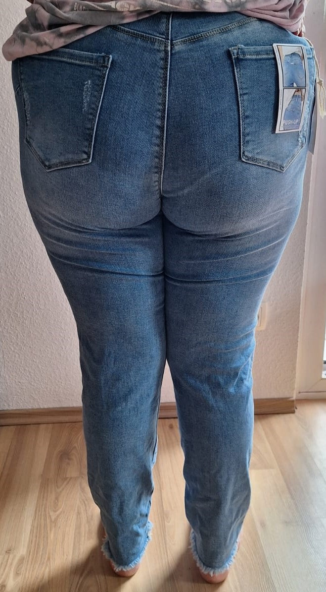 Jeanshose Pushup mit Cuts