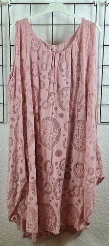 Boho-Kleid mit Stickerei in Altrosa – elegantes Sommerkleid für Damen, lockerer Schnitt mit V-Ausschnitt und verspielten Details, ideal für Alltag und besondere Anlässe