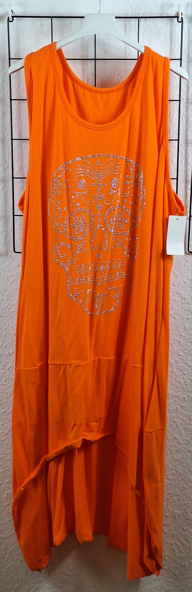 TrĂ€gerkleid in Orange mit Strass-Totenkopf â luftiges Sommerkleid fĂŒr Damen aus 100% Viskose, lockerer Schnitt, auffĂ€lliges Glitzer-Motiv, ideal fĂŒr warme Tage