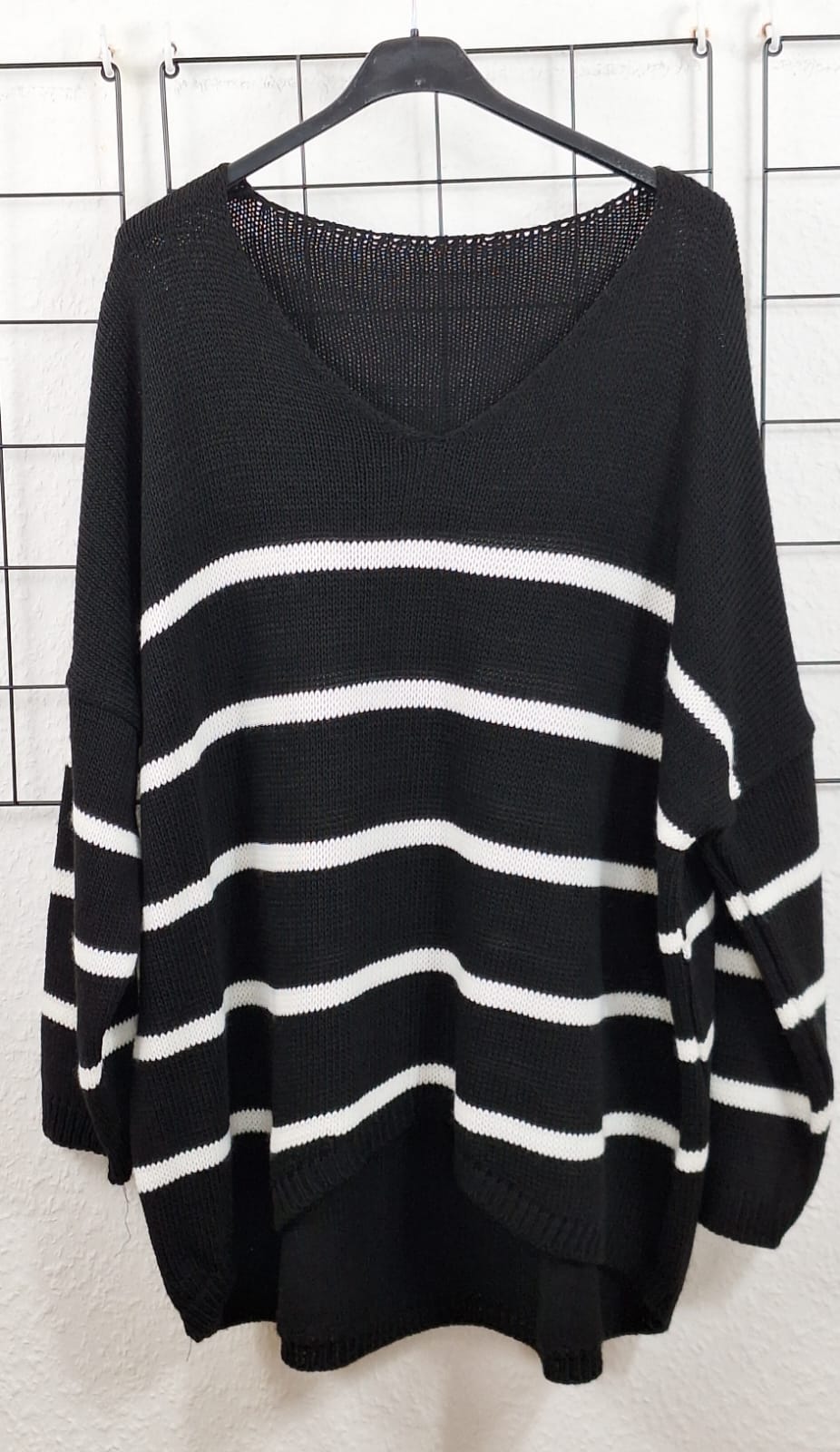 Strickpullover "Weiße Streifen"