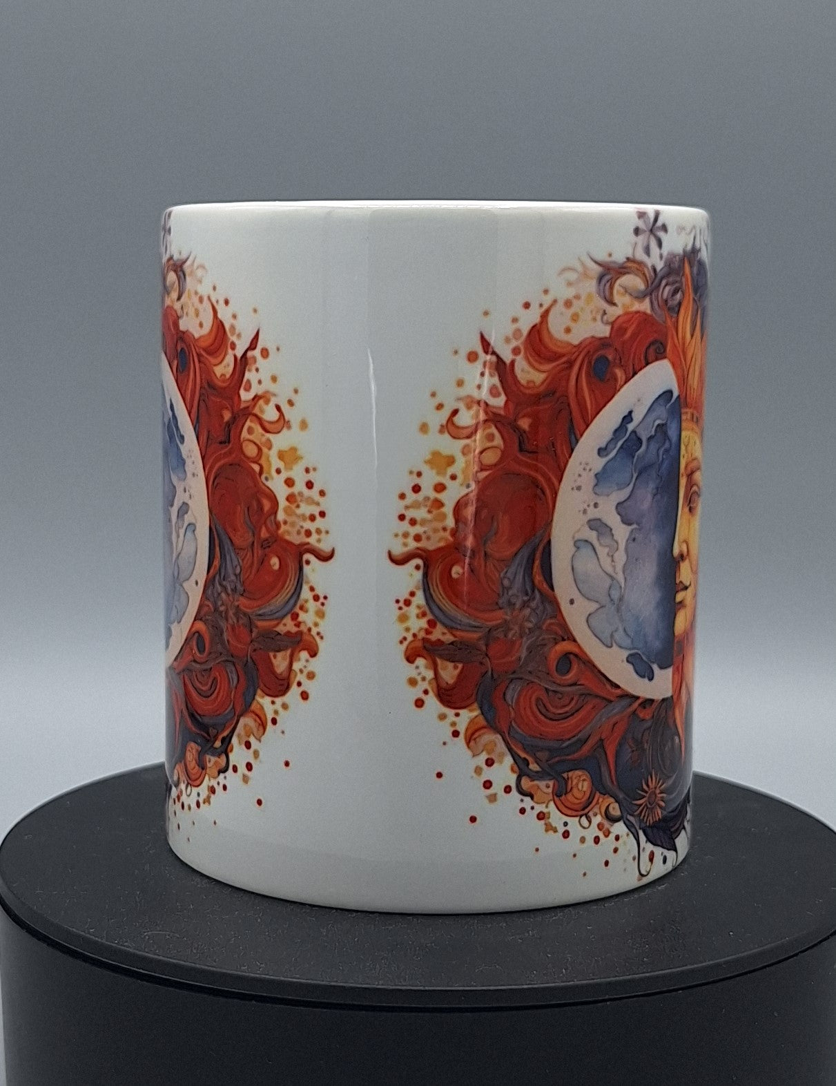 Detailansicht: Sonne & Mond vereint auf hochwertiger Keramiktasse