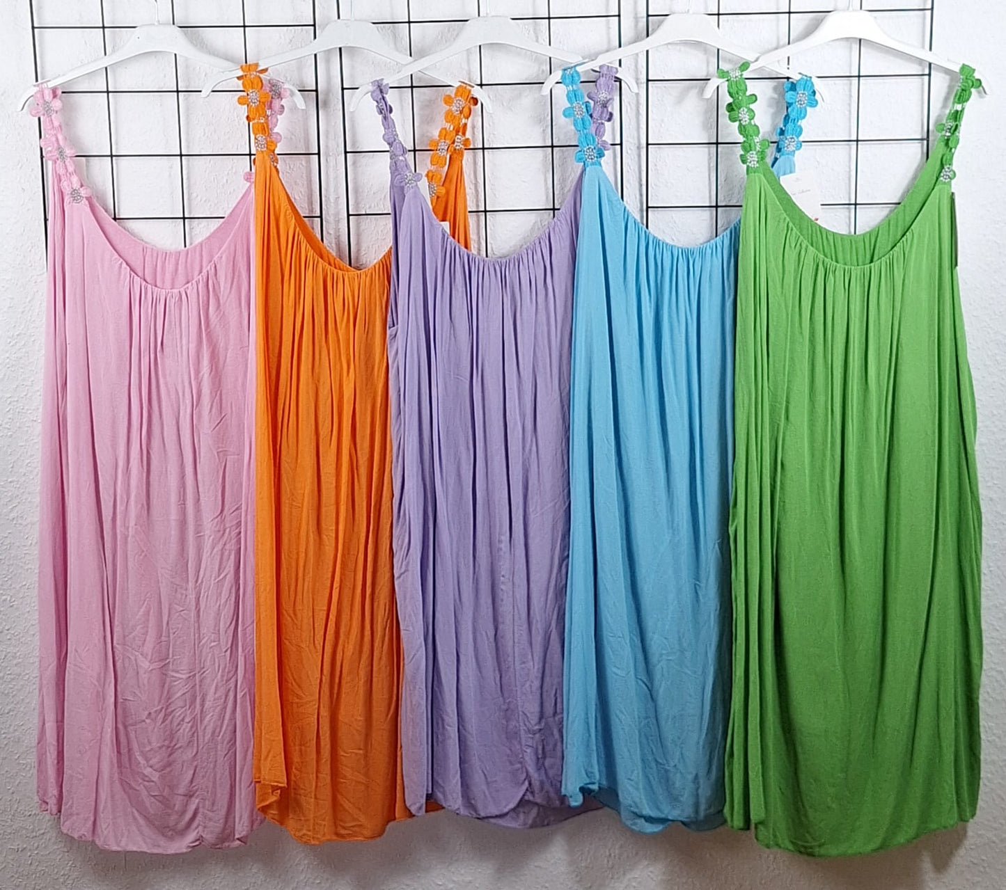Luftiges Sommerkleid mit Blumen-Trägern – 100% Viskose – One Size (Gr. 40/42–50/52) – Farbenfroh & bequem