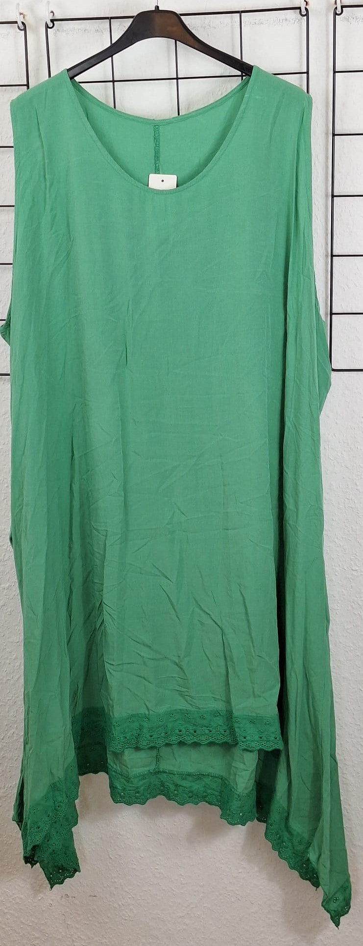 Ärmelloses Sommerkleid aus 100% Viskose in Grün – leichtes Damenkleid mit fließendem Schnitt, perfektes Sommer-Outfit für Alltag und Urlaub