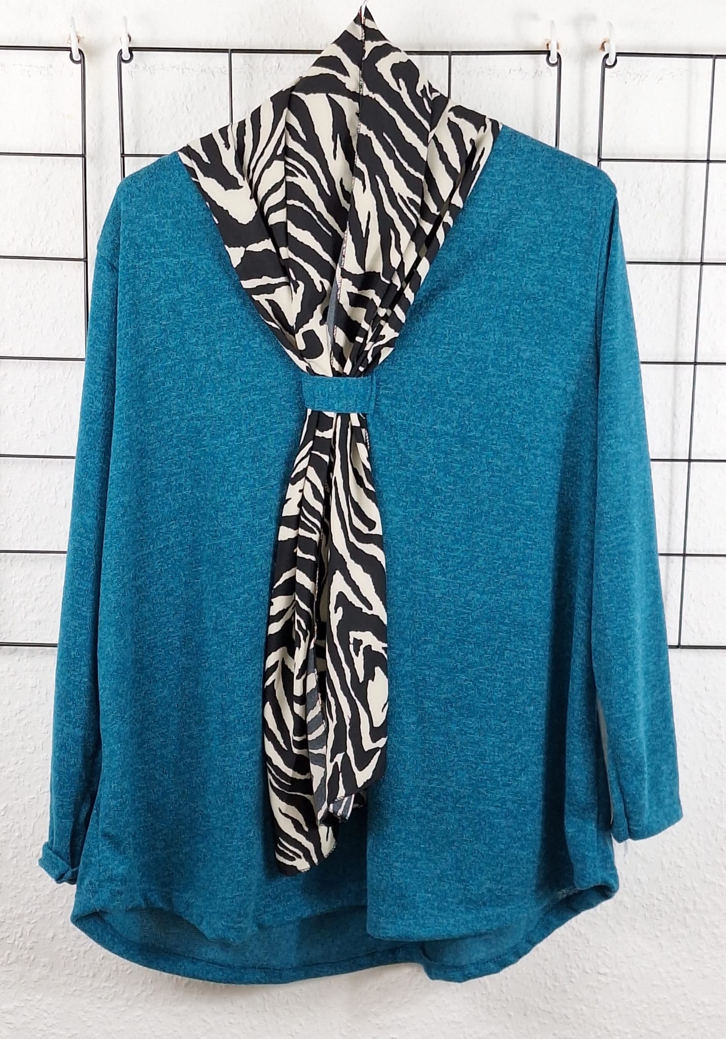 Feinstrickpullover mit Schal