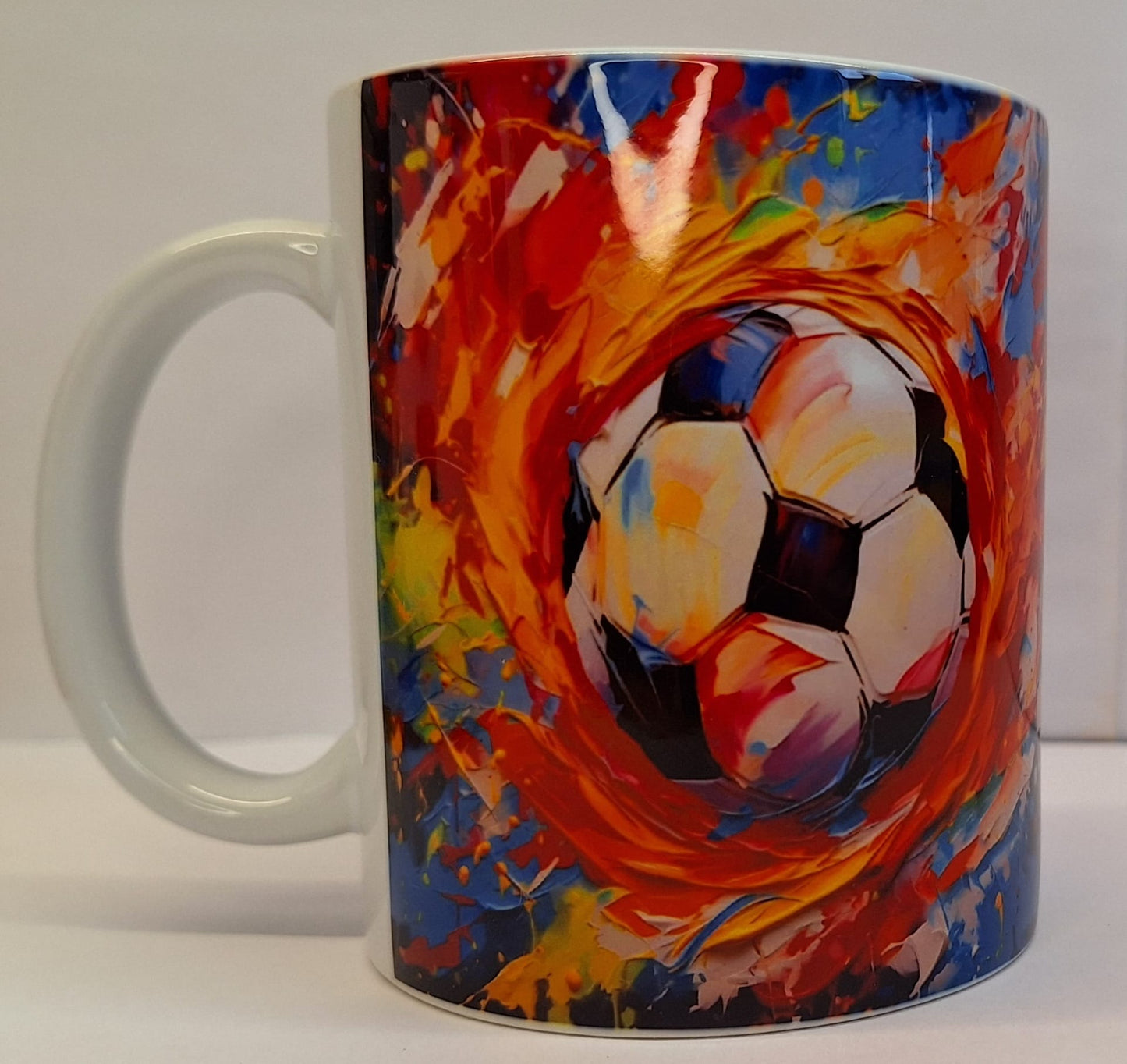 Fußball Tasse mit Motiv | 330ml Keramiktasse | Spülmaschinenfest & farbbrillant | Geschenkidee für Fußballfans