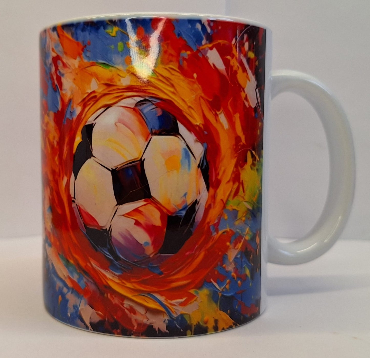 Fußball Tasse mit Motiv | 330ml Keramiktasse | Spülmaschinenfest & farbbrillant | Geschenkidee für Fußballfans