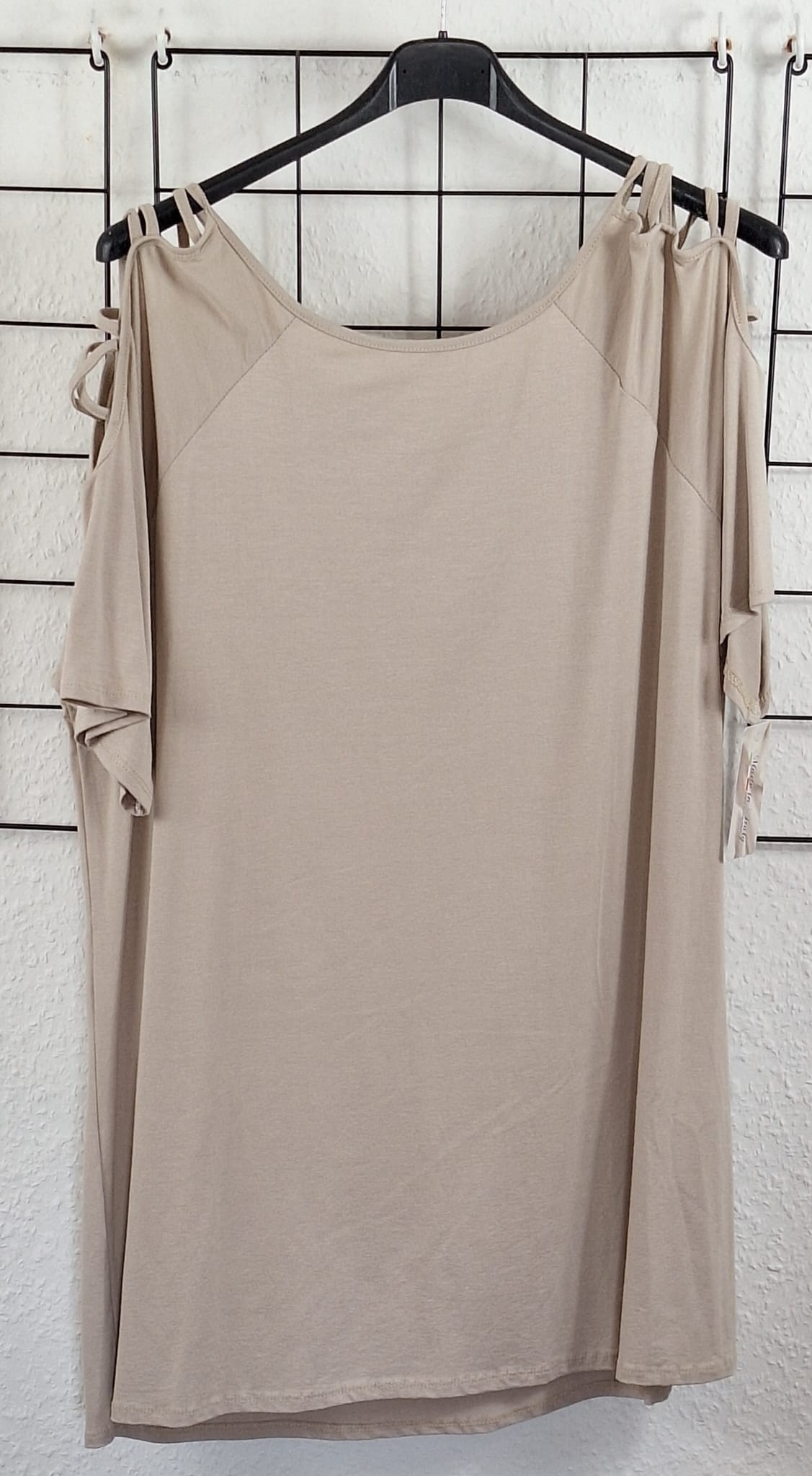 „T-Shirt Damen große Größen Creme – Schulterdetails & lässiger Schnitt – Curvy Shirt 44/46 bis 52/54 – luftig & stylisch“