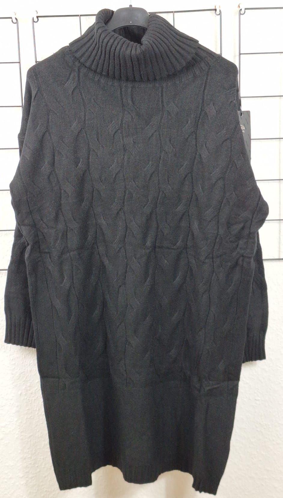 Rollkragenkleid mit Flechtmuster