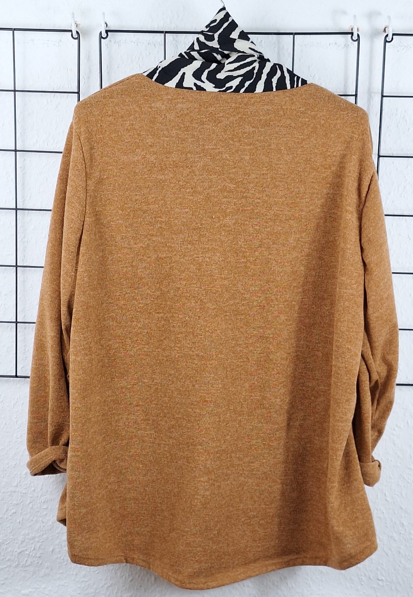 Feinstrickpullover mit Schal