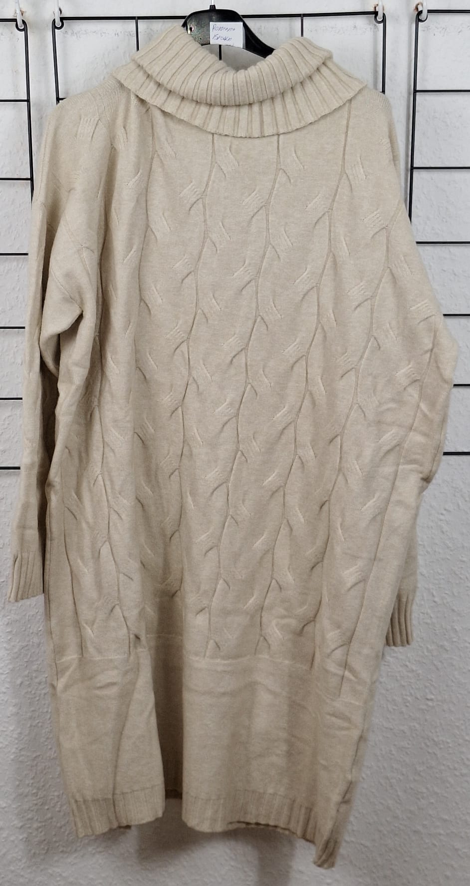 Rollkragenkleid mit Flechtmuster