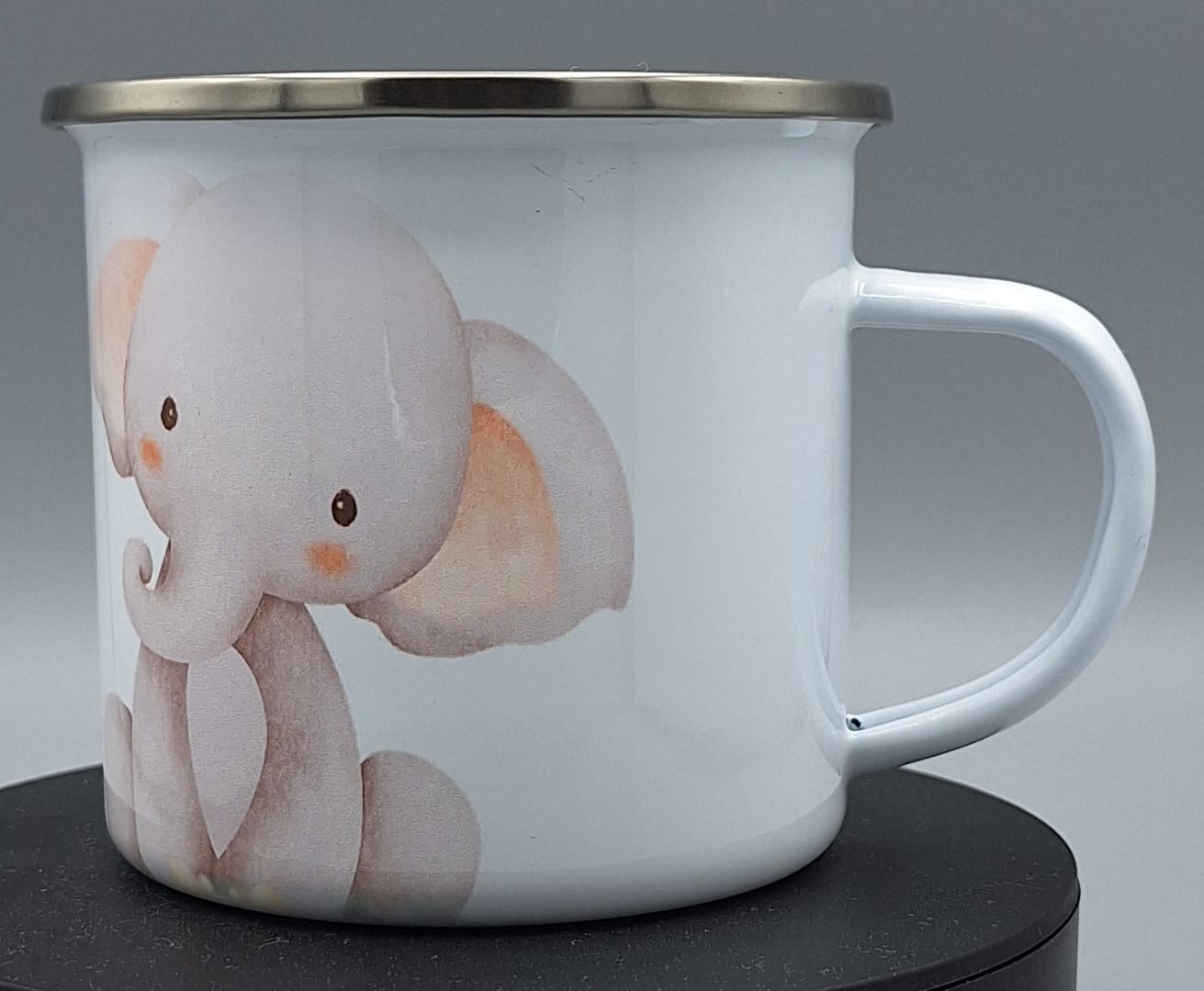 „Weiße Emailletasse mit Elefant – robust & bruchsicher für Kinder“