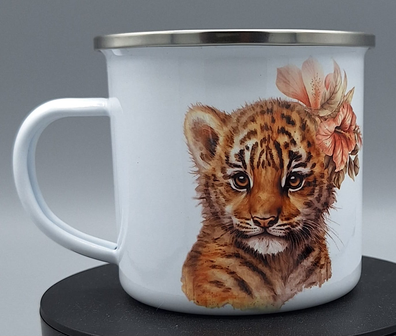 „Emailletasse für Kinder – bruchsicherer Becher mit Tierdesign“