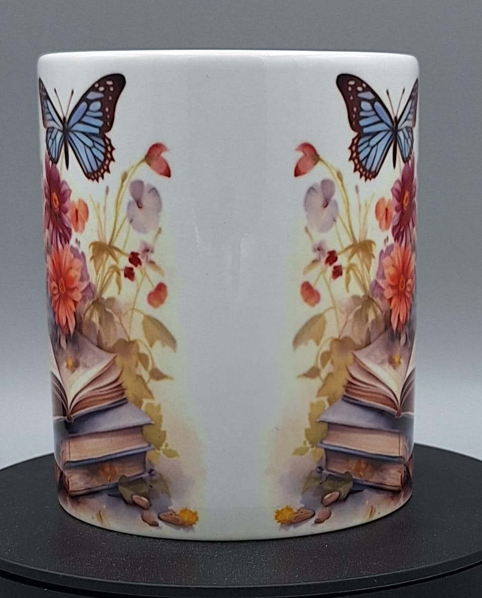 Bücherliebe-Tasse – Ein poetischer Genussmoment für Leseratten & Naturfreunde
