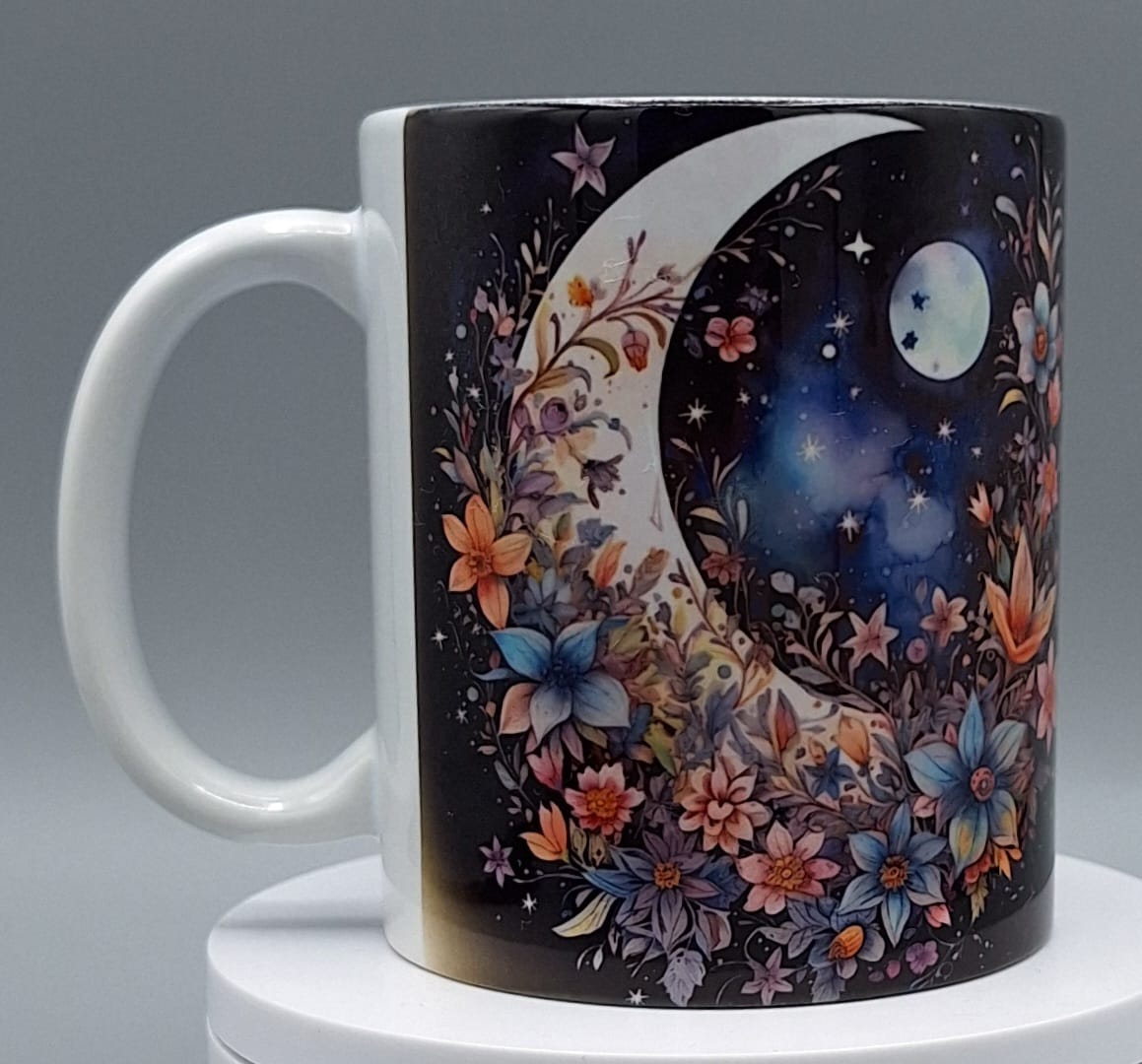 đ⨠Magische Mond-Tasse mit floraler Galaxie â Mystisches Blumen-Design fĂźr Träumer & Sternengucker | Keramik-Tasse 330 ml