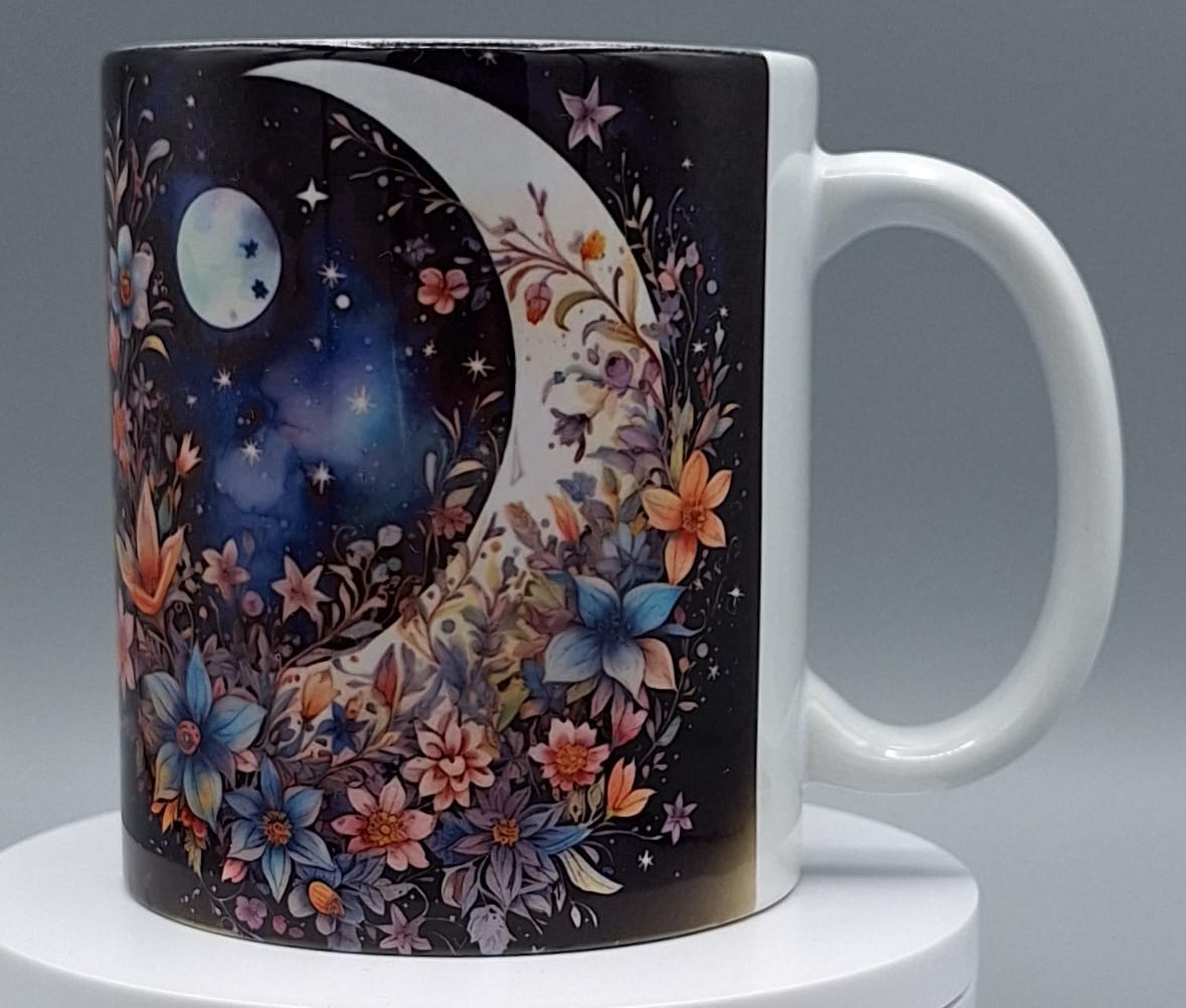 đ⨠Magische Mond-Tasse mit floraler Galaxie â Mystisches Blumen-Design fĂźr Träumer & Sternengucker | Keramik-Tasse 330 ml