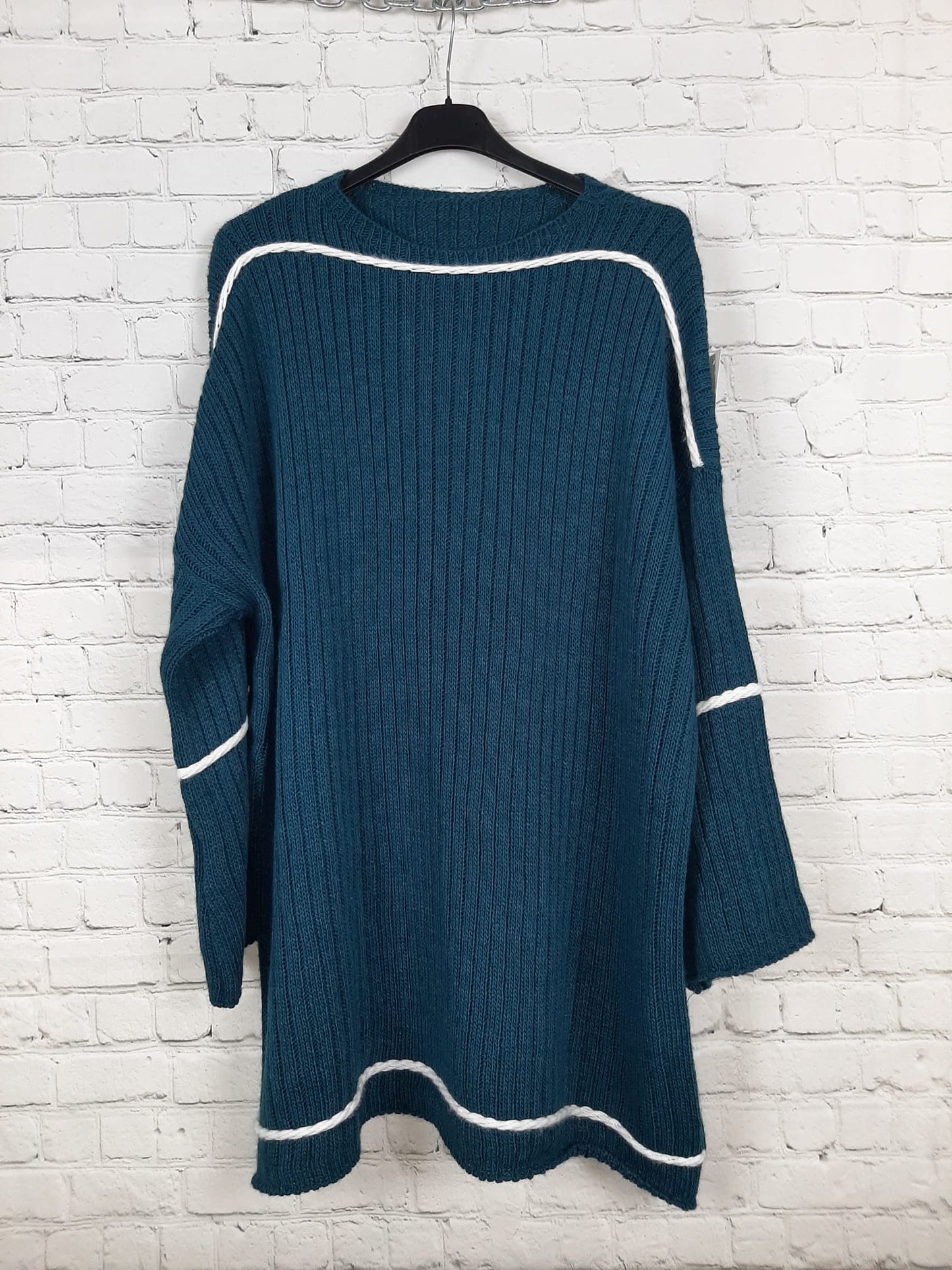 Wunderschöner neuer Strickpullover mit dezentem Highlight