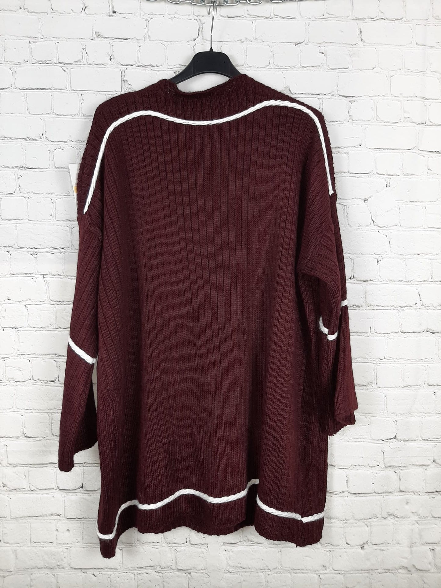 Wunderschöner neuer Strickpullover mit dezentem Highlight