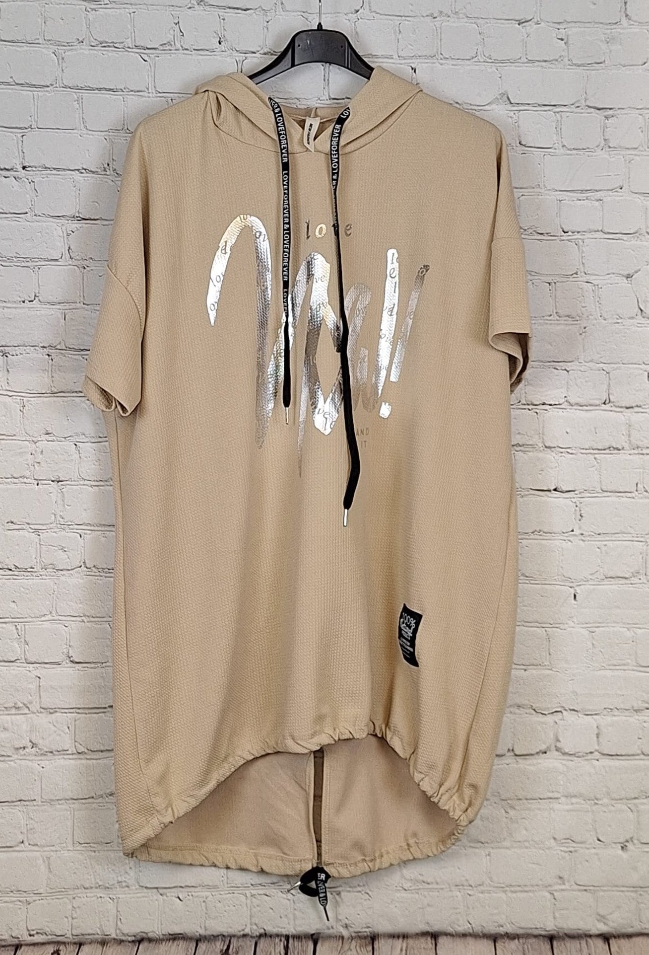 „LOVE Hoodie T-Shirt Damen große Größen in Beige – Kapuzenshirt mit Print, Baumwolle, Größe 48/50 bis 52/54 – Curvy Mode“