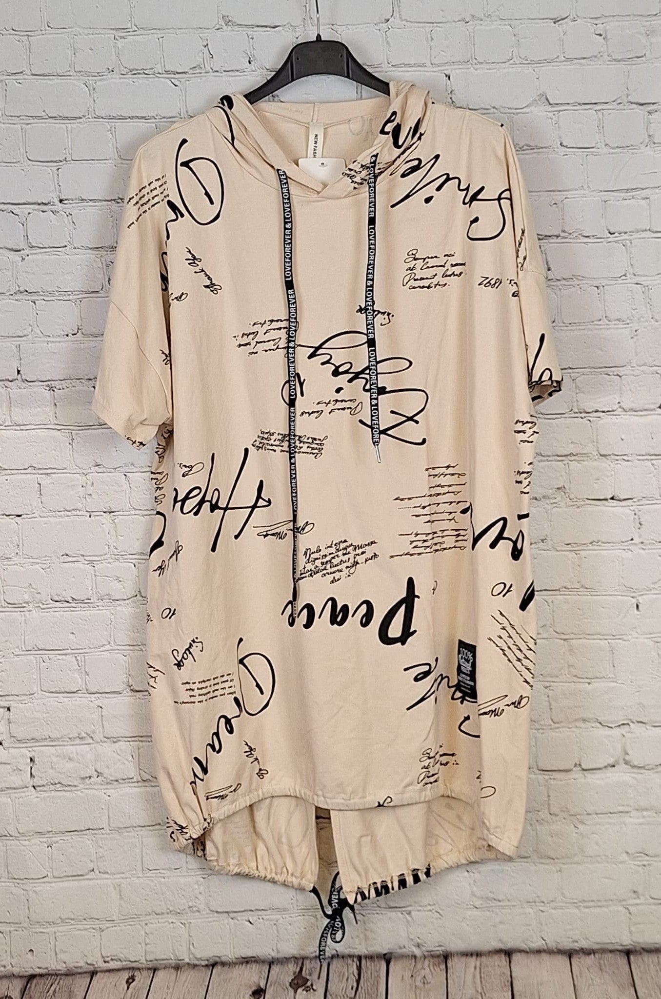 „Hoodie T-Shirt Damen Beige mit Schriftzug – Kapuzen-Shirt aus Baumwolle – große Größen 46/48 bis 50/52 – lässiger Schnitt“