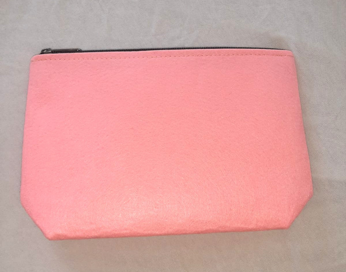 „Zarte Kosmetiktasche in Rosa aus Filz – weiches Material, feminine Farbe“