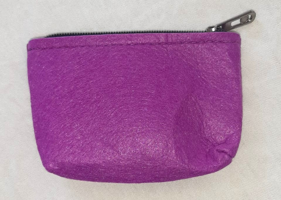 handveredelte Lila Kosmetiktasche aus Filz mit Namensdruck