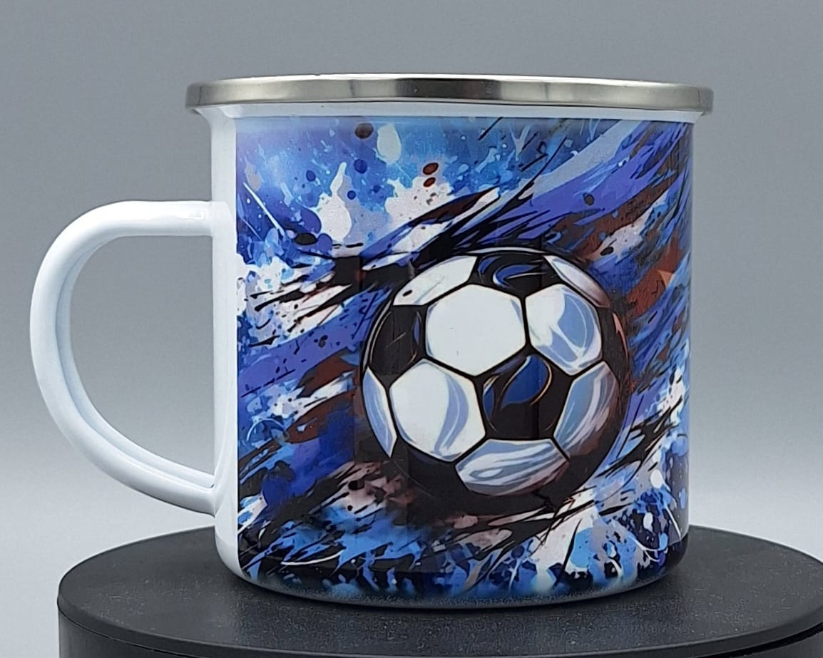 Emailletasse Fußball-Look – Geschenk für Sportfans & Kinder – 375 ml, stoßfest & leicht