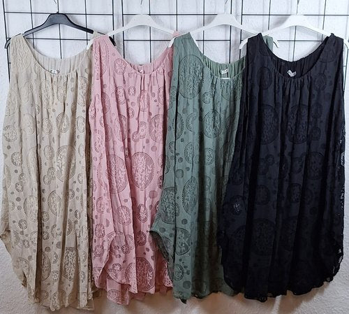 Boho-Kleid mit Stickerei in verschiedenen Farben – elegantes Sommerkleid für Damen, lockerer Schnitt mit V-Ausschnitt und verspielten Details, ideal für Alltag und besondere Anlässe