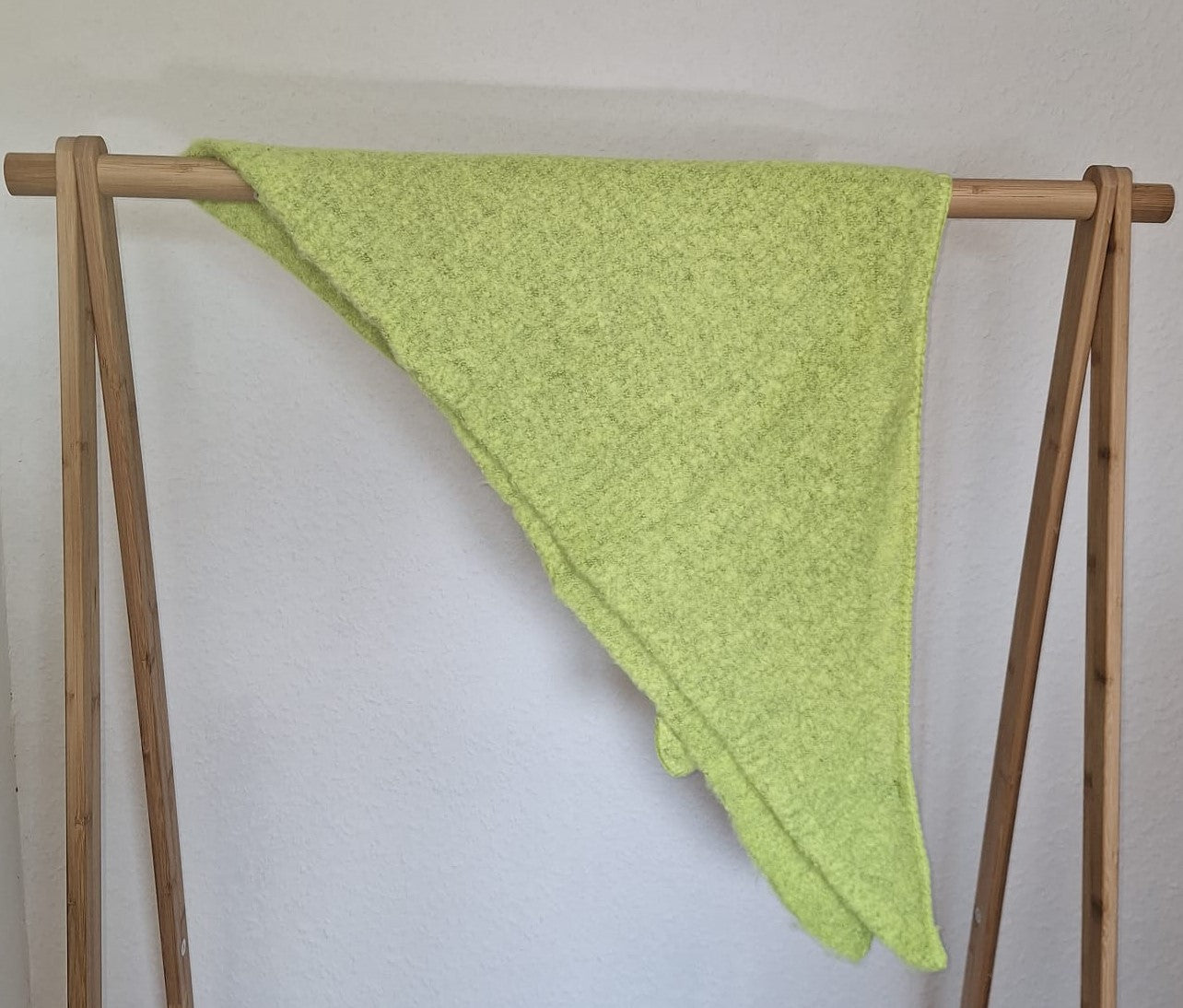 Kuscheliger Dreiecksschal Unifarben