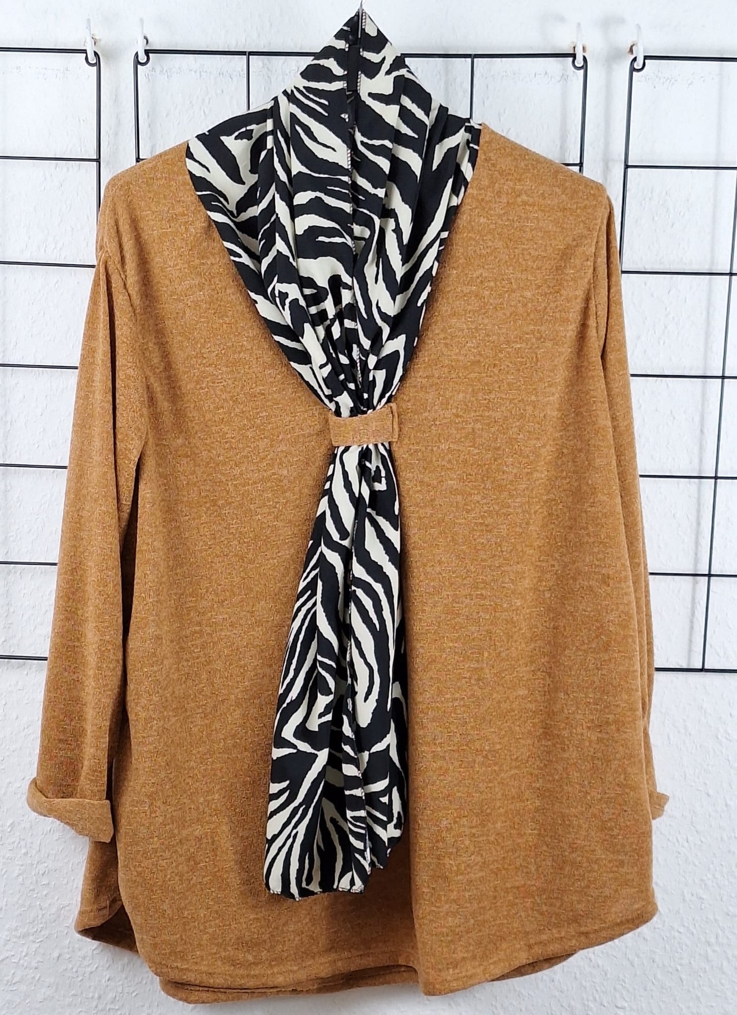 Feinstrickpullover mit Schal