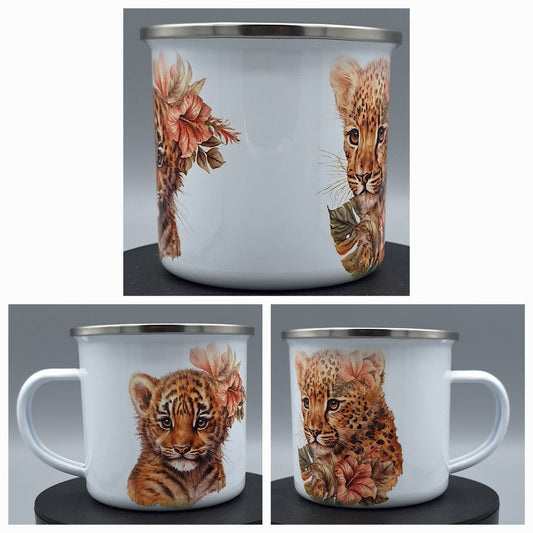 „Emailletasse mit Tigerbaby und Leopard – Kinderbecher mit Wildkatzen“