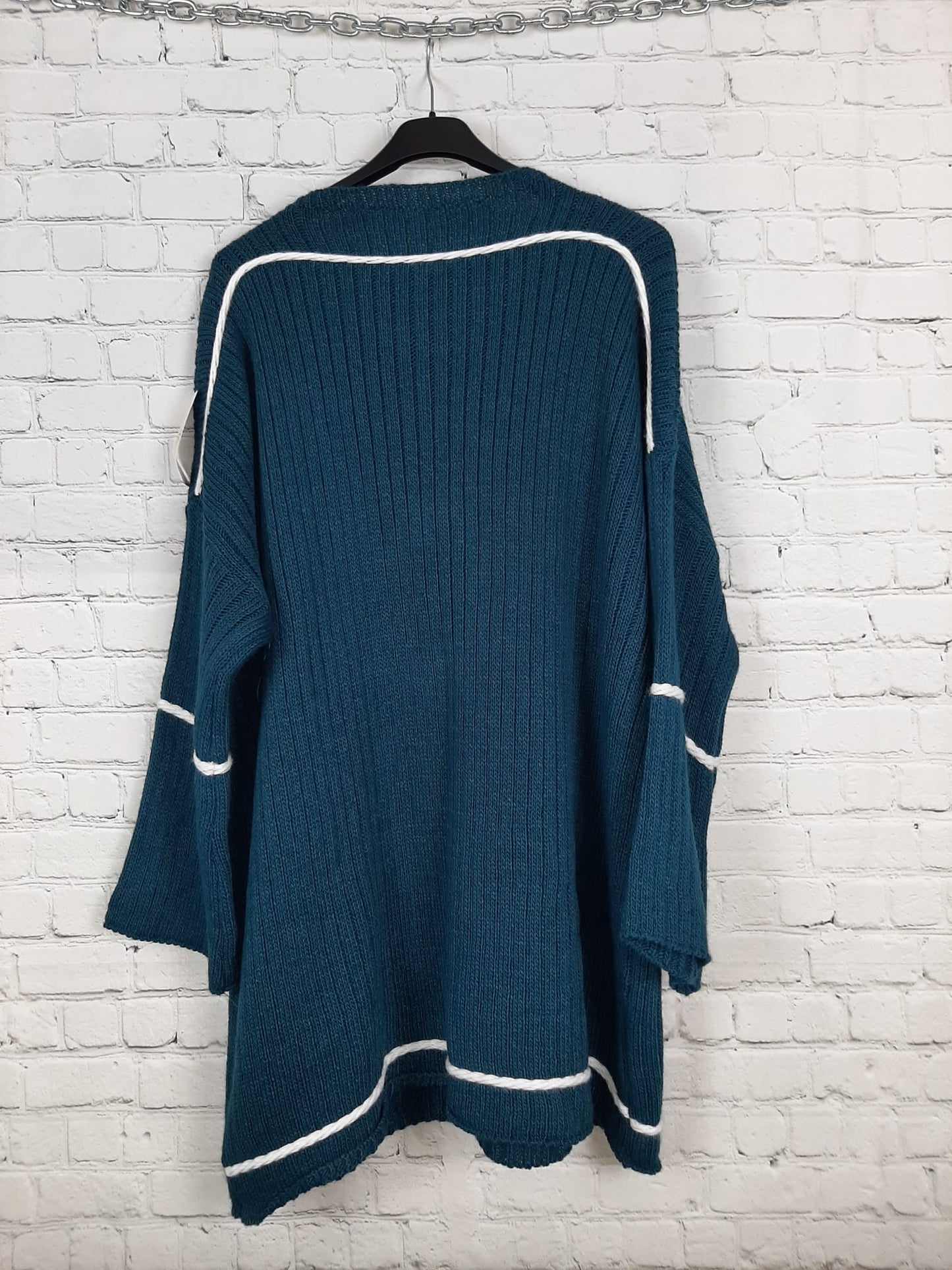 Wunderschöner neuer Strickpullover mit dezentem Highlight
