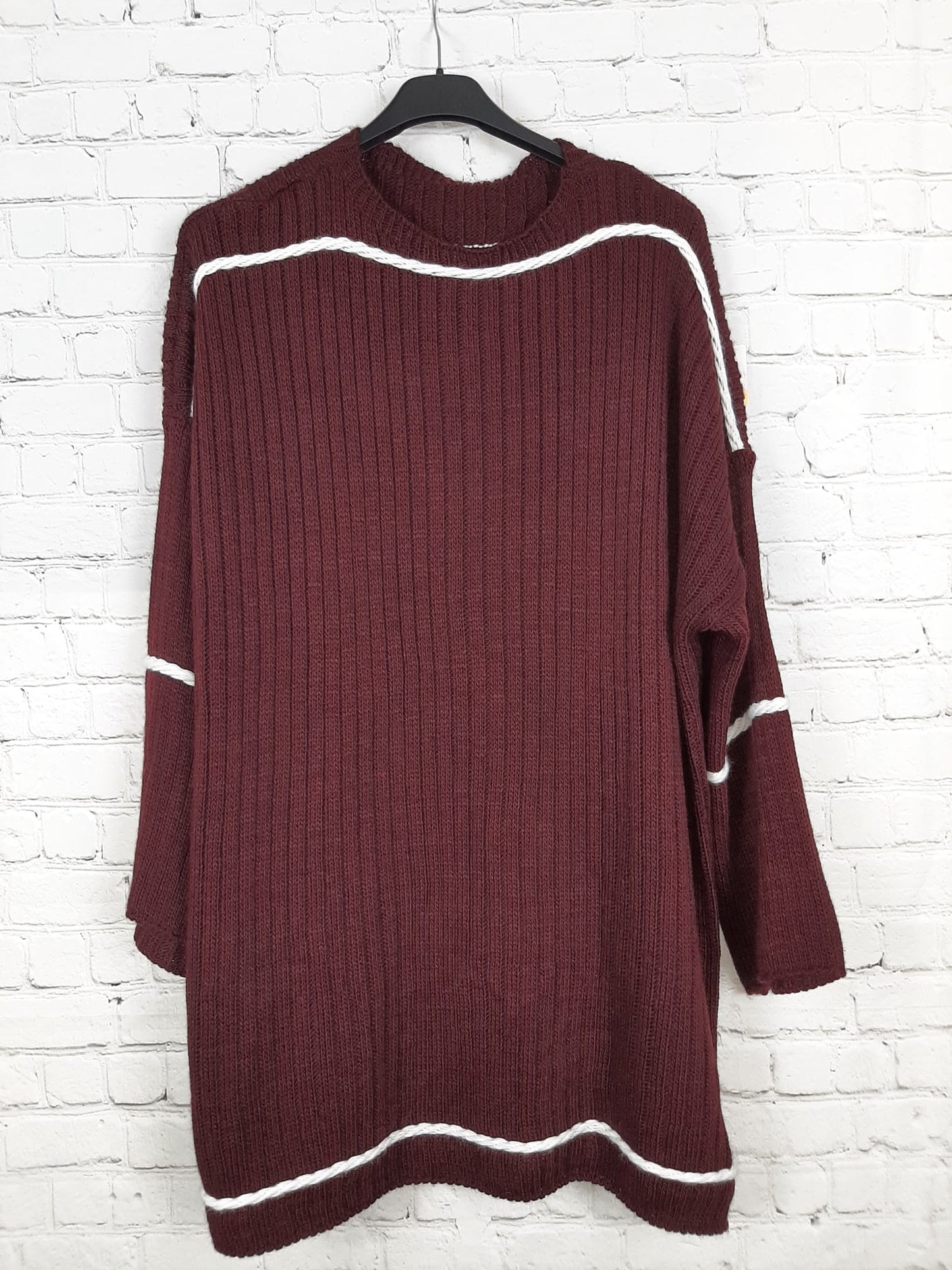 Wunderschöner neuer Strickpullover mit dezentem Highlight