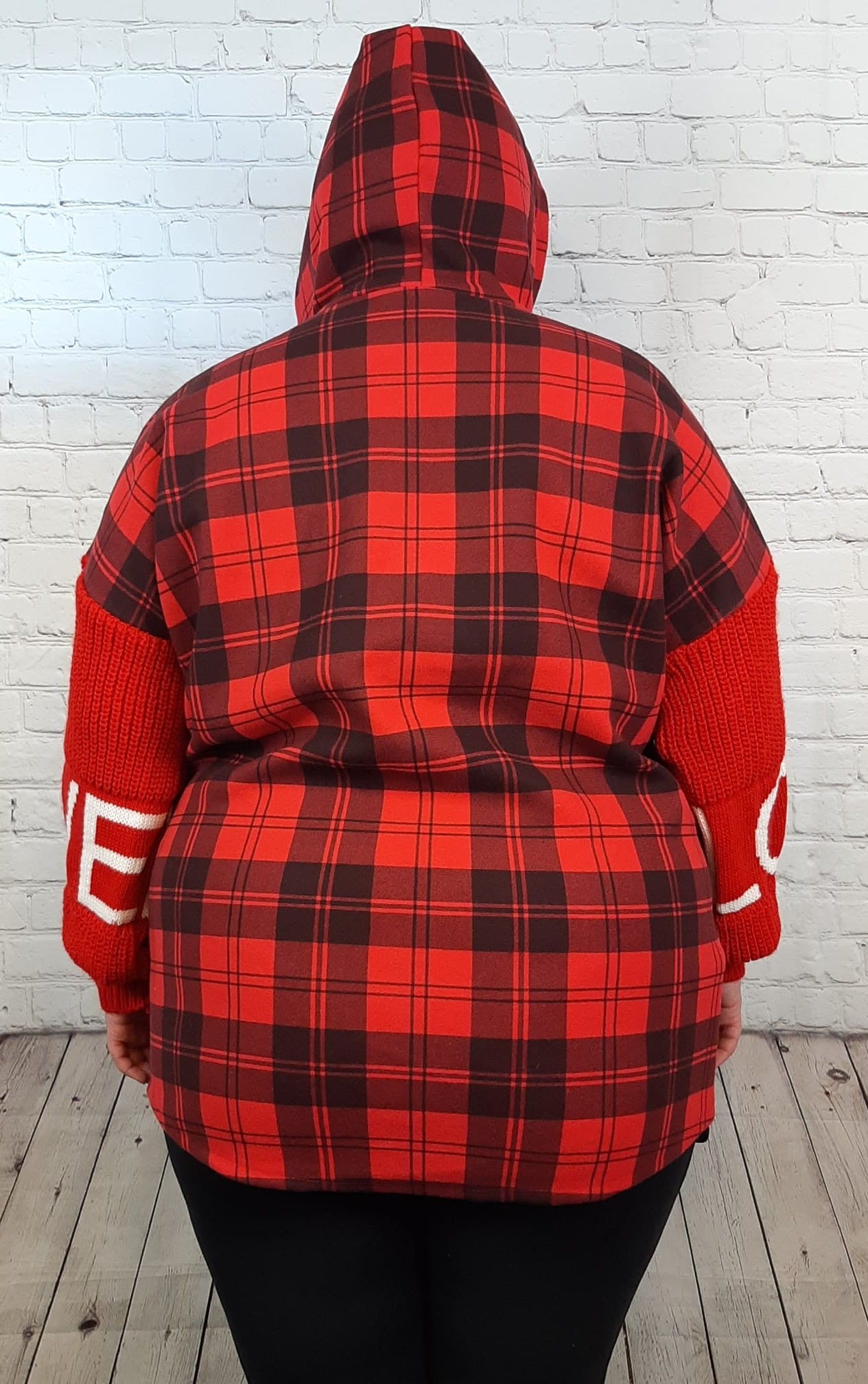 Karierte Jacke mit Kapuze & Strick-Ärmeln – 100% Baumwolle, Eingriffstaschen