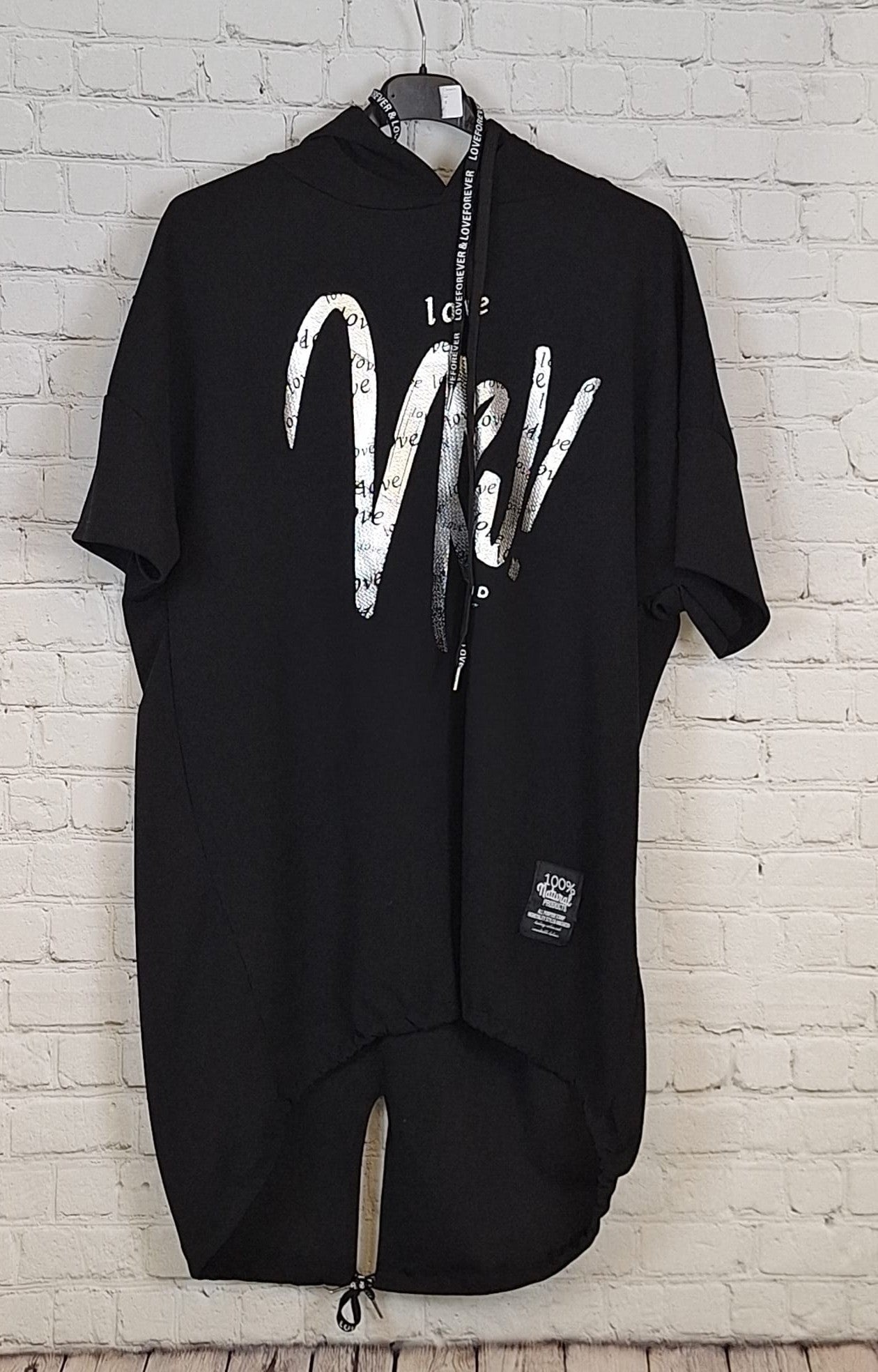 „Hoodie T-Shirt in Schwarz mit LOVE-Print – Damen große Größen 48/50–52/54 – Kapuzenshirt aus Baumwolle, lässig geschnitten“