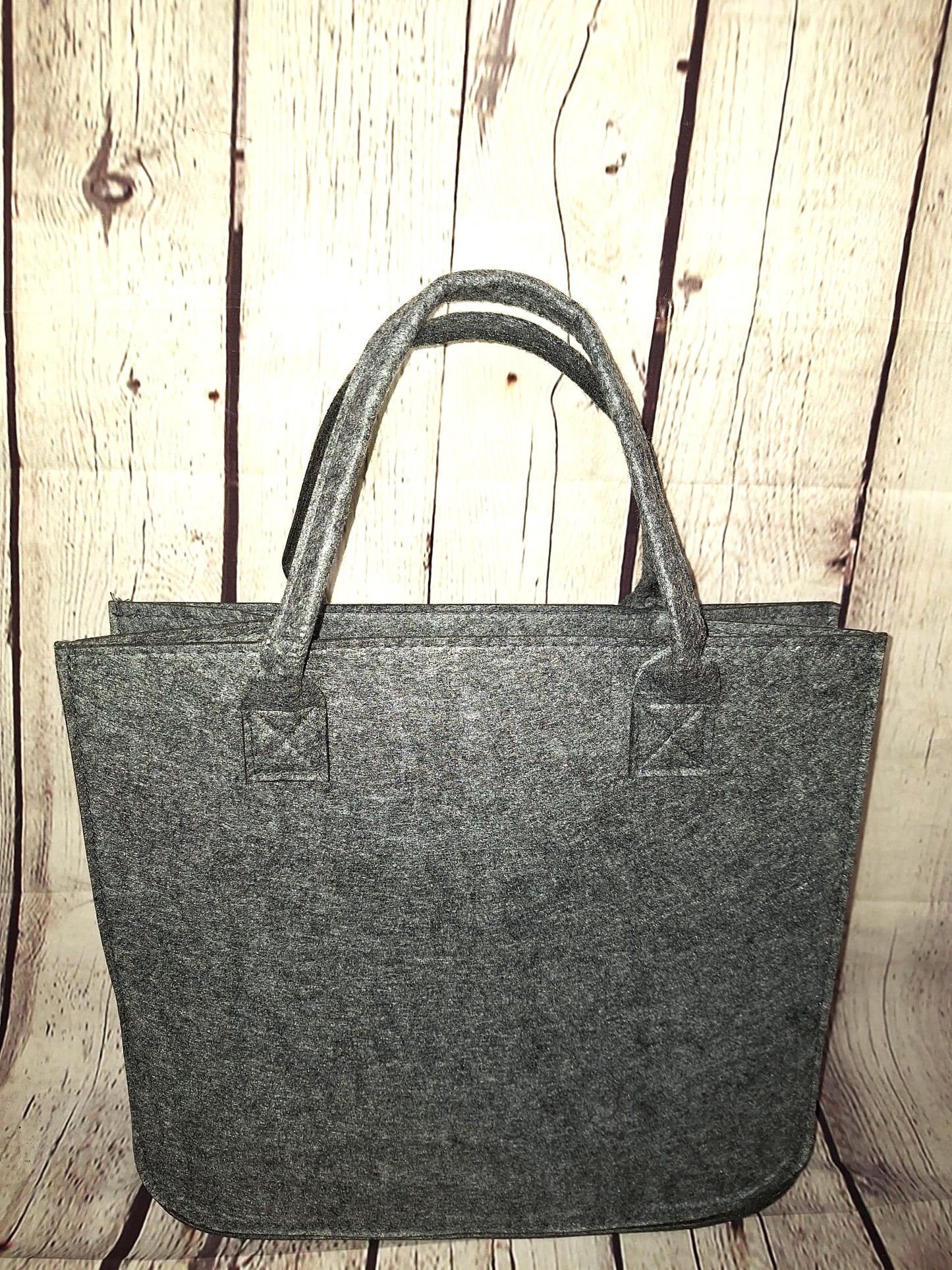 Filztasche ganz in Grau – außen und innen – schlicht, modern, mit Wunschdruck