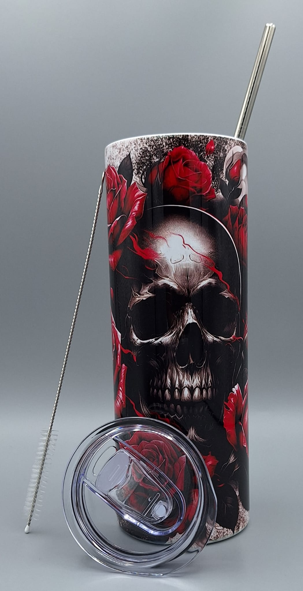 Doppelwandiger Edelstahl Tumbler 20oz – Skull & Roses Design (Handveredelt)